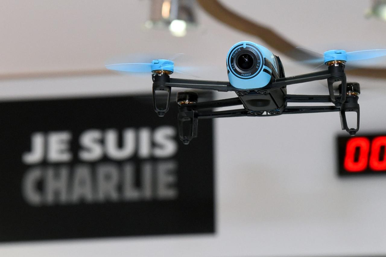 Drone crashes in paris